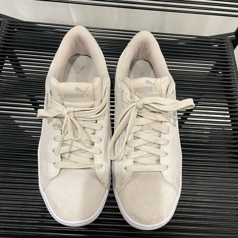 Puma Cream Suede Sneakers Low-Top Design